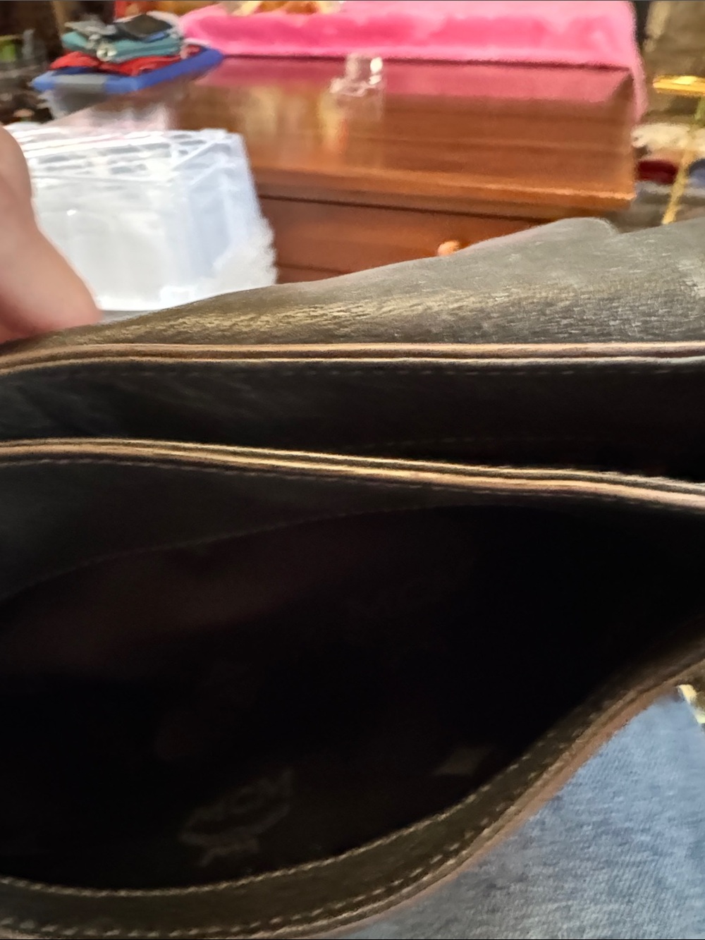 MCM VINTAGE Black Leather Crossbody with Gold Hardware - Picture 4 of 11